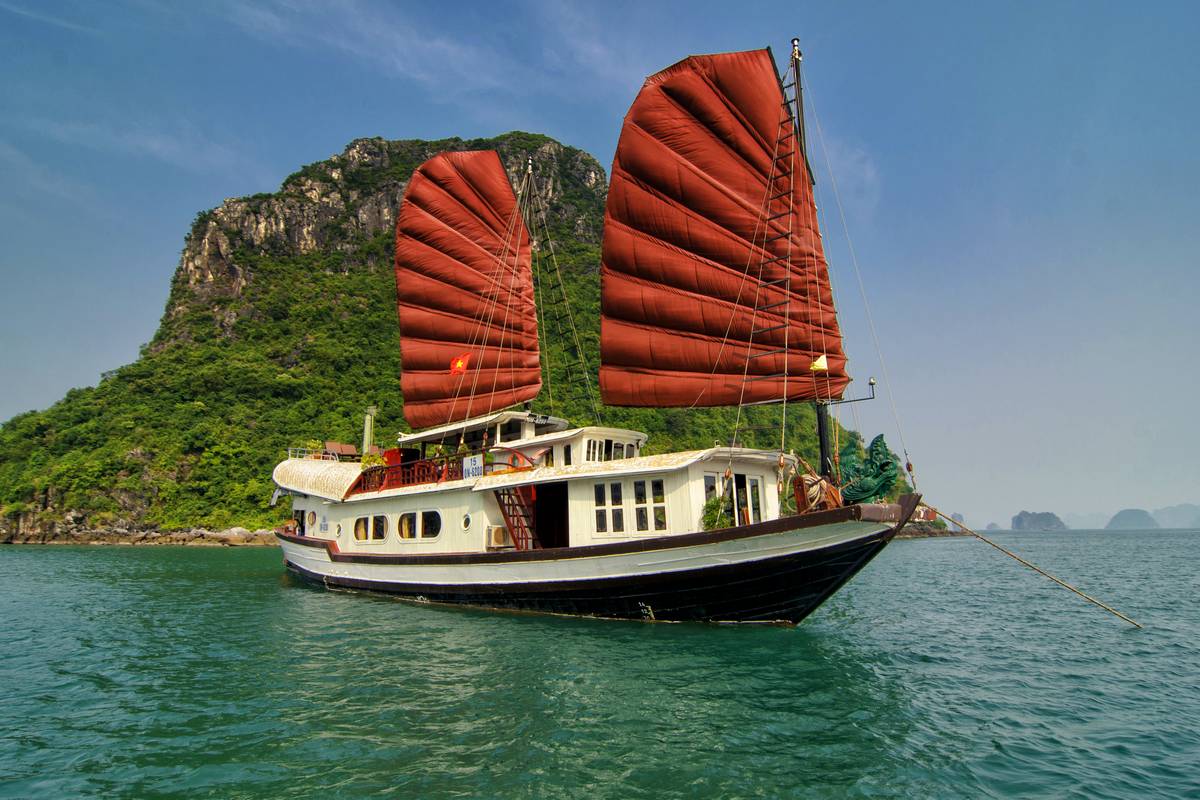 halong-bay-cruise-prince-junk